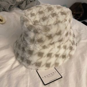 Faux fur bucket hat